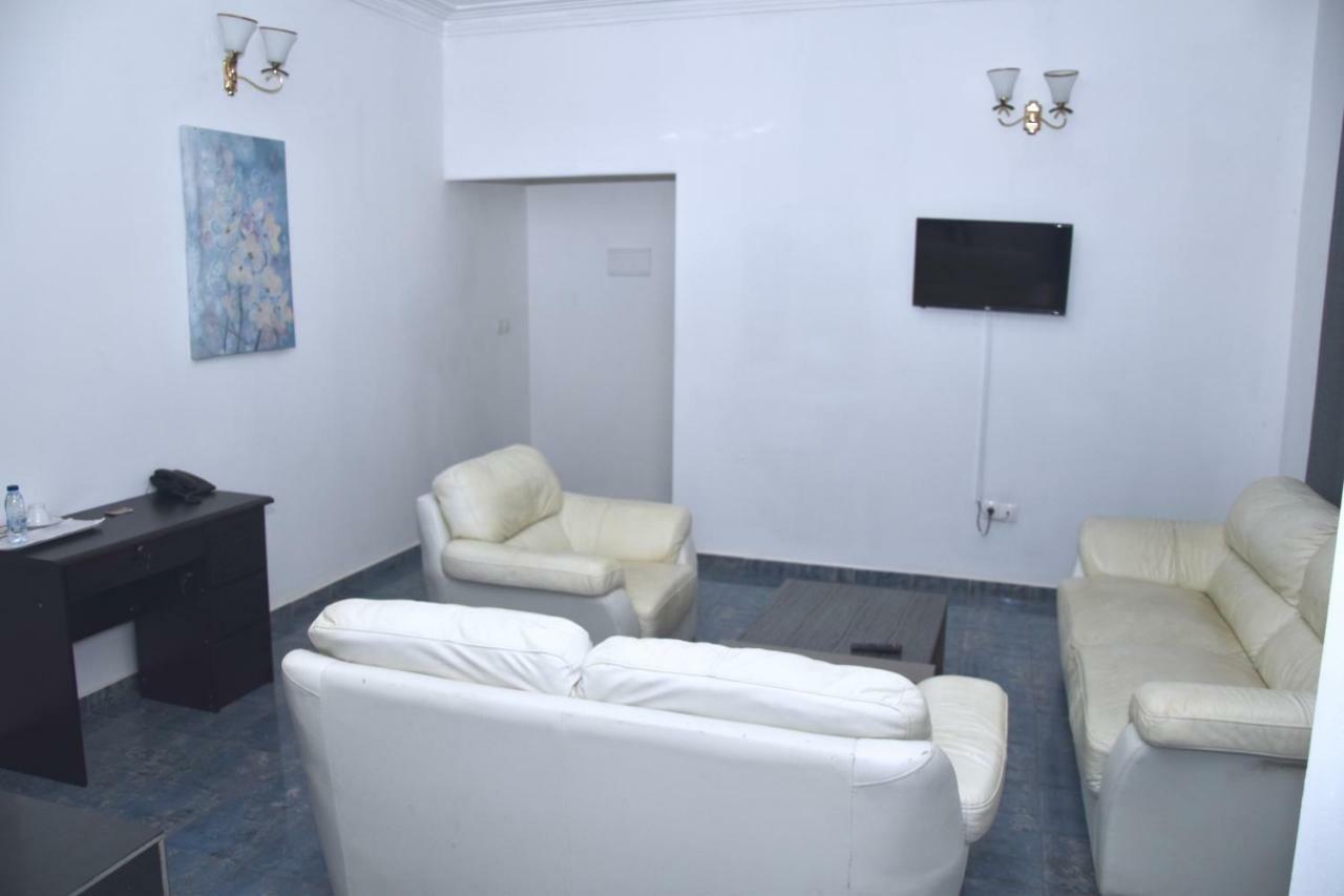 Hotel La Couronne Rw Yaoundé 外观 照片