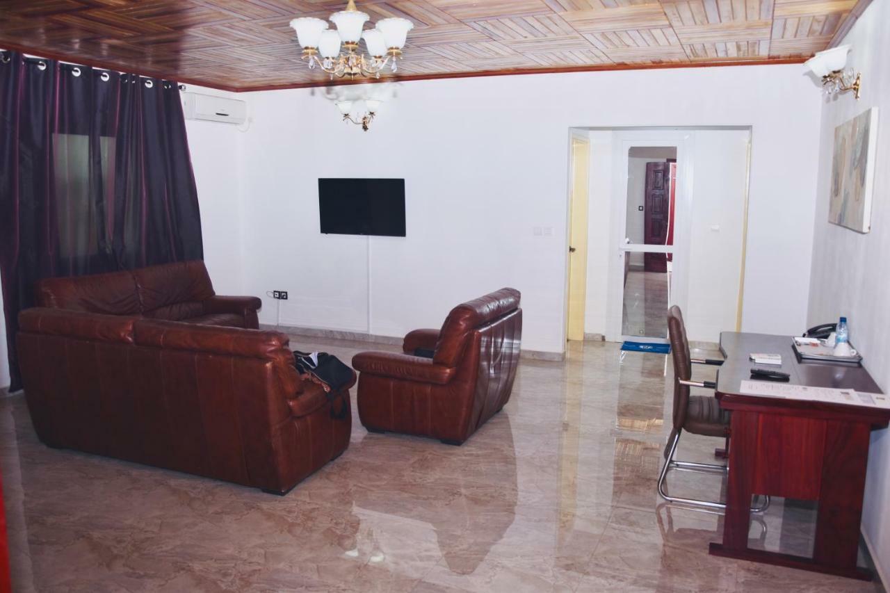 Hotel La Couronne Rw Yaoundé 外观 照片