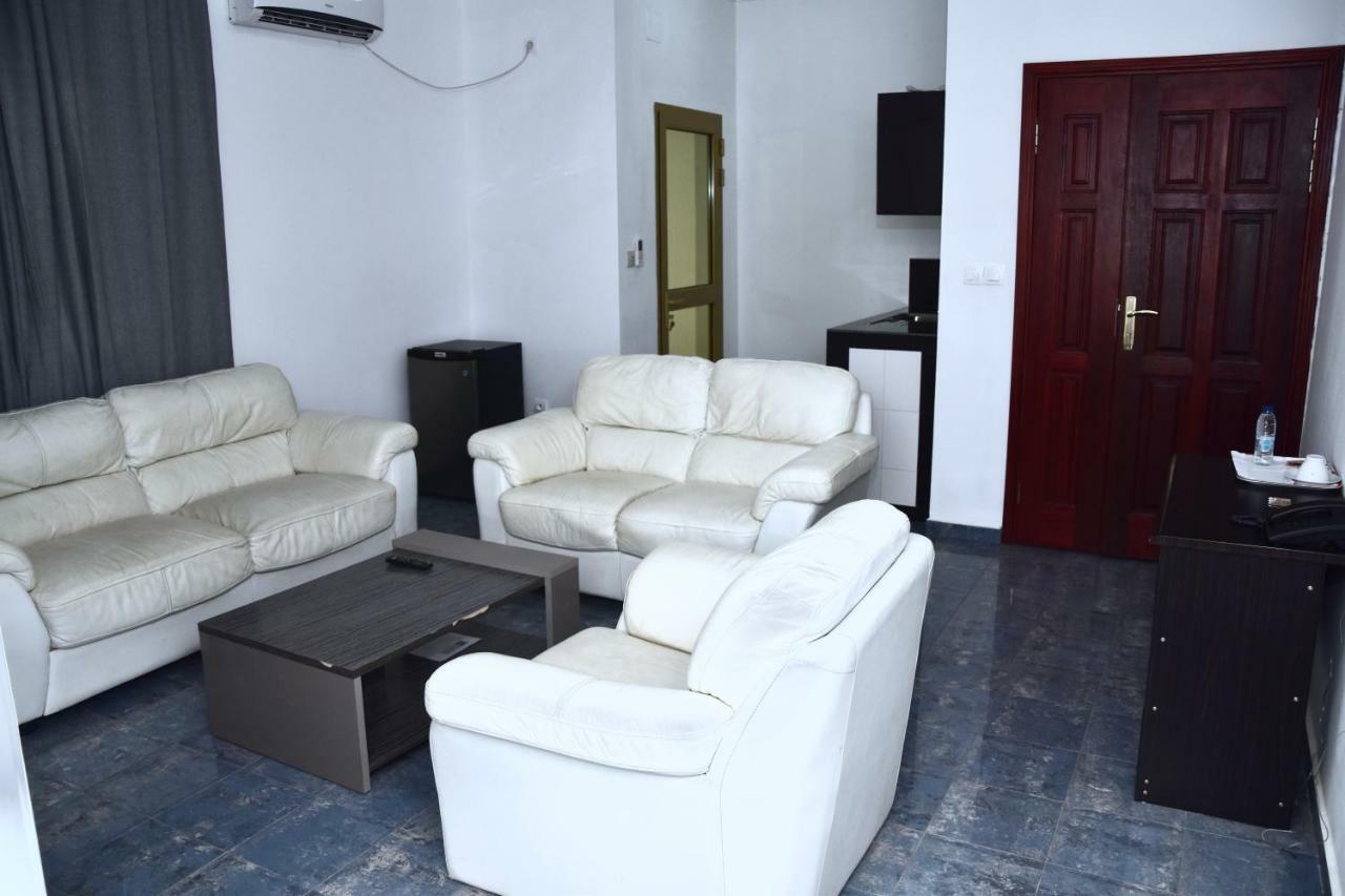 Hotel La Couronne Rw Yaoundé 外观 照片